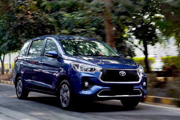 Toyota Rumion V MT 7 STR Ptl